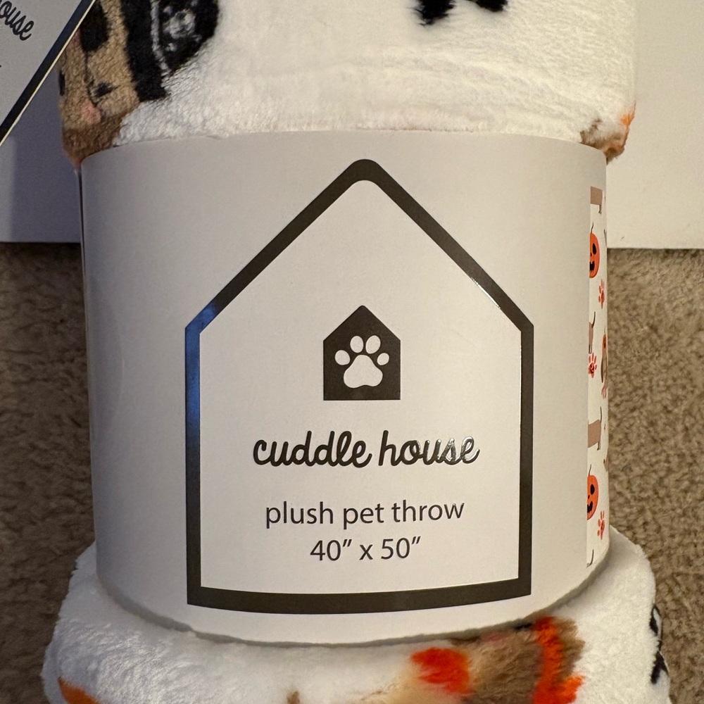 Cuddle House Plush Dachshund Throw - Picture 4 of 4